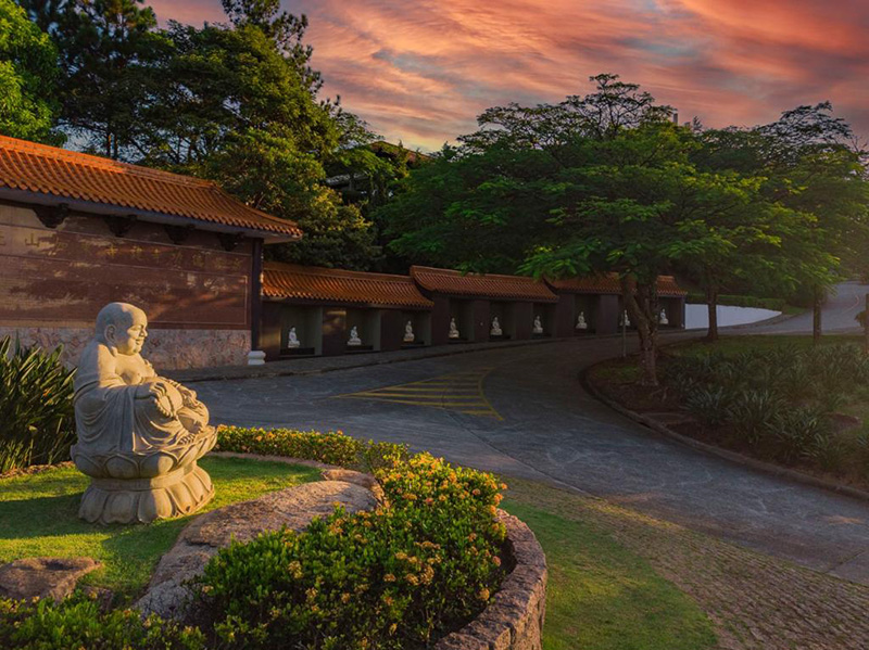 Templo Zu Lai, em Cotia, reabre para visitas - 20/05/2022 - Passeios - Guia  Folha