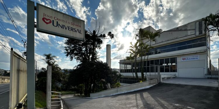 Catedral da Igreja Universal em Cotia